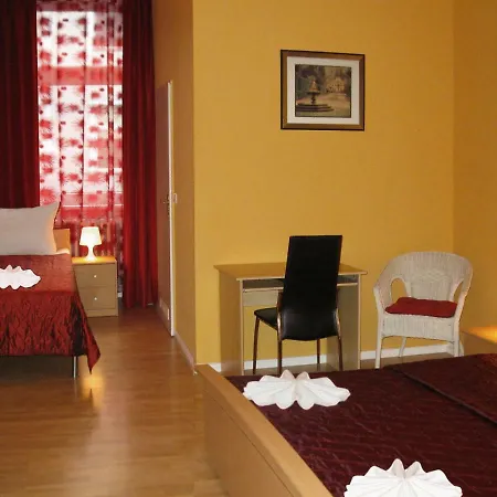 Hotel-Pension Am Savignyplatz-3